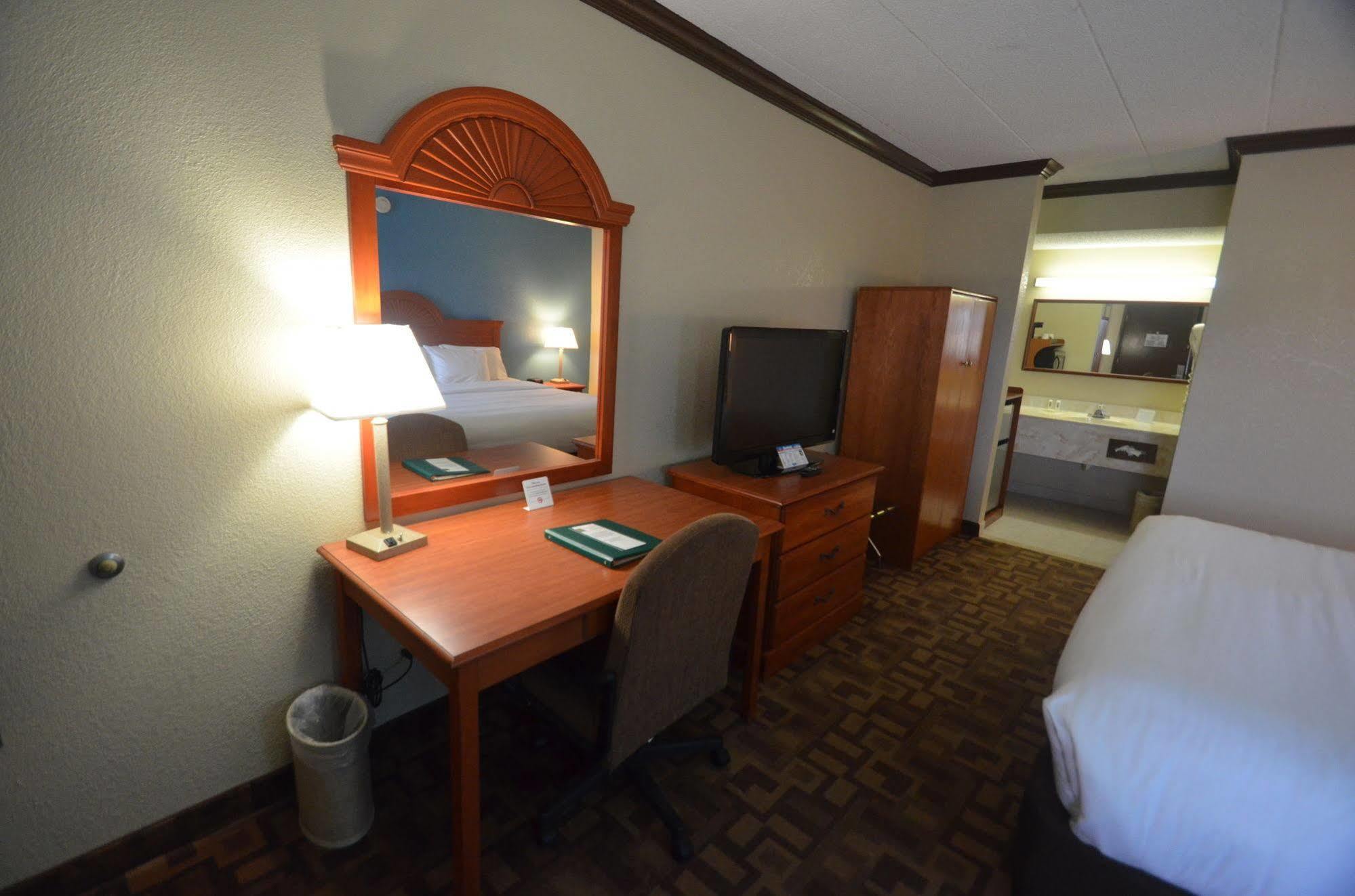 Quality & Quakertown-allentown Hotel